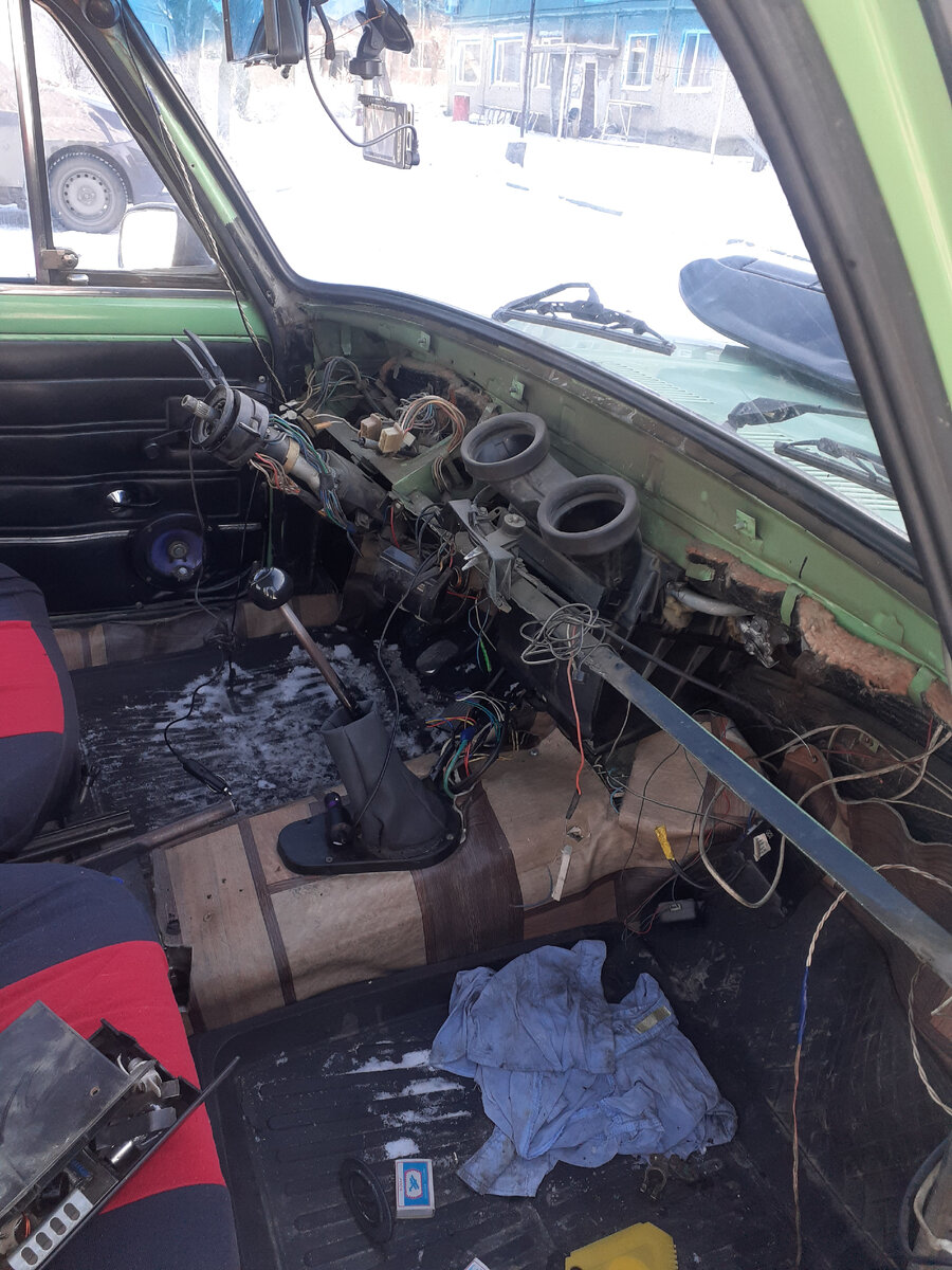 Линолеум в салоне