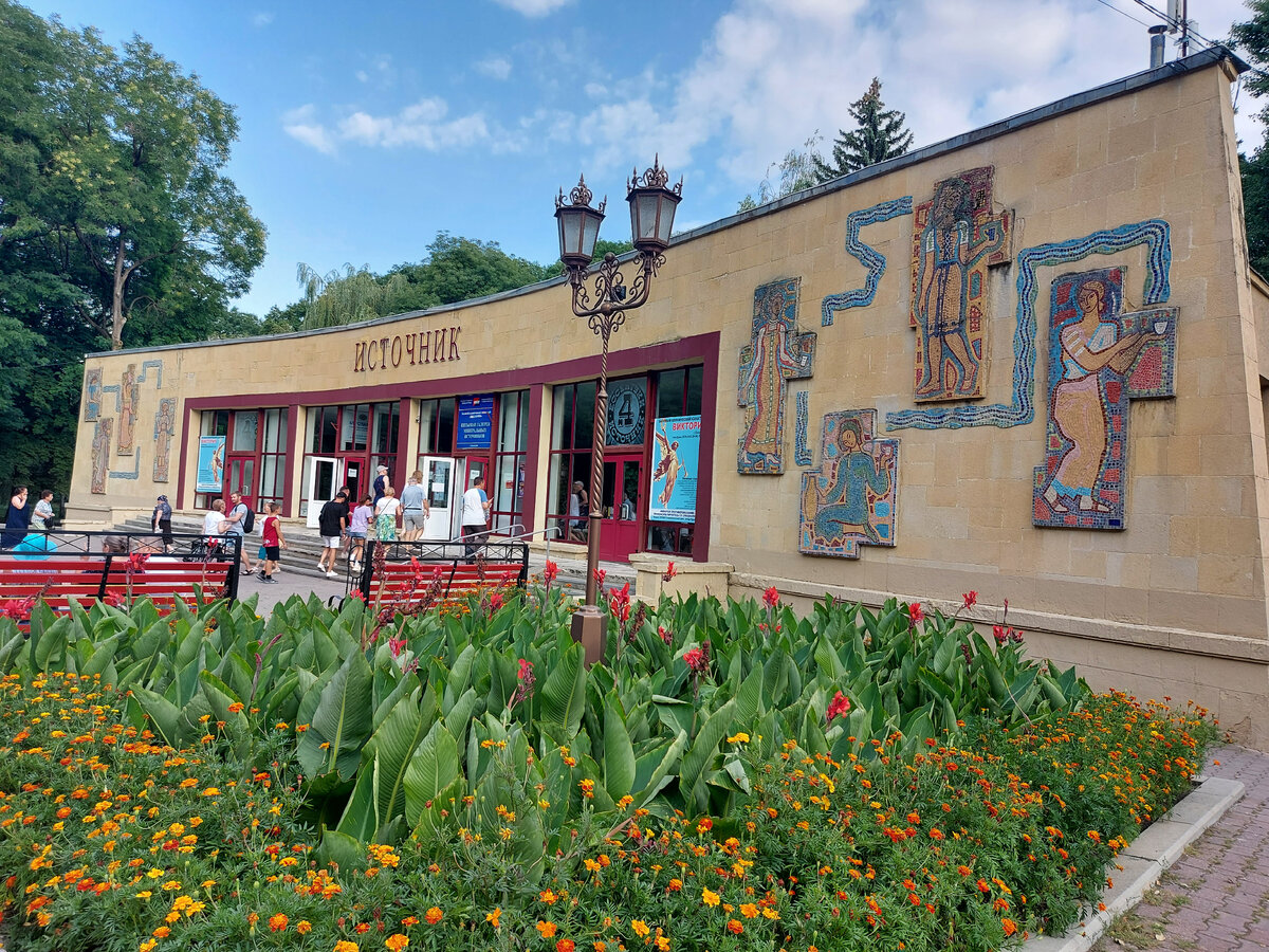 Питьевая галерея Источника №4. Фото автора.
