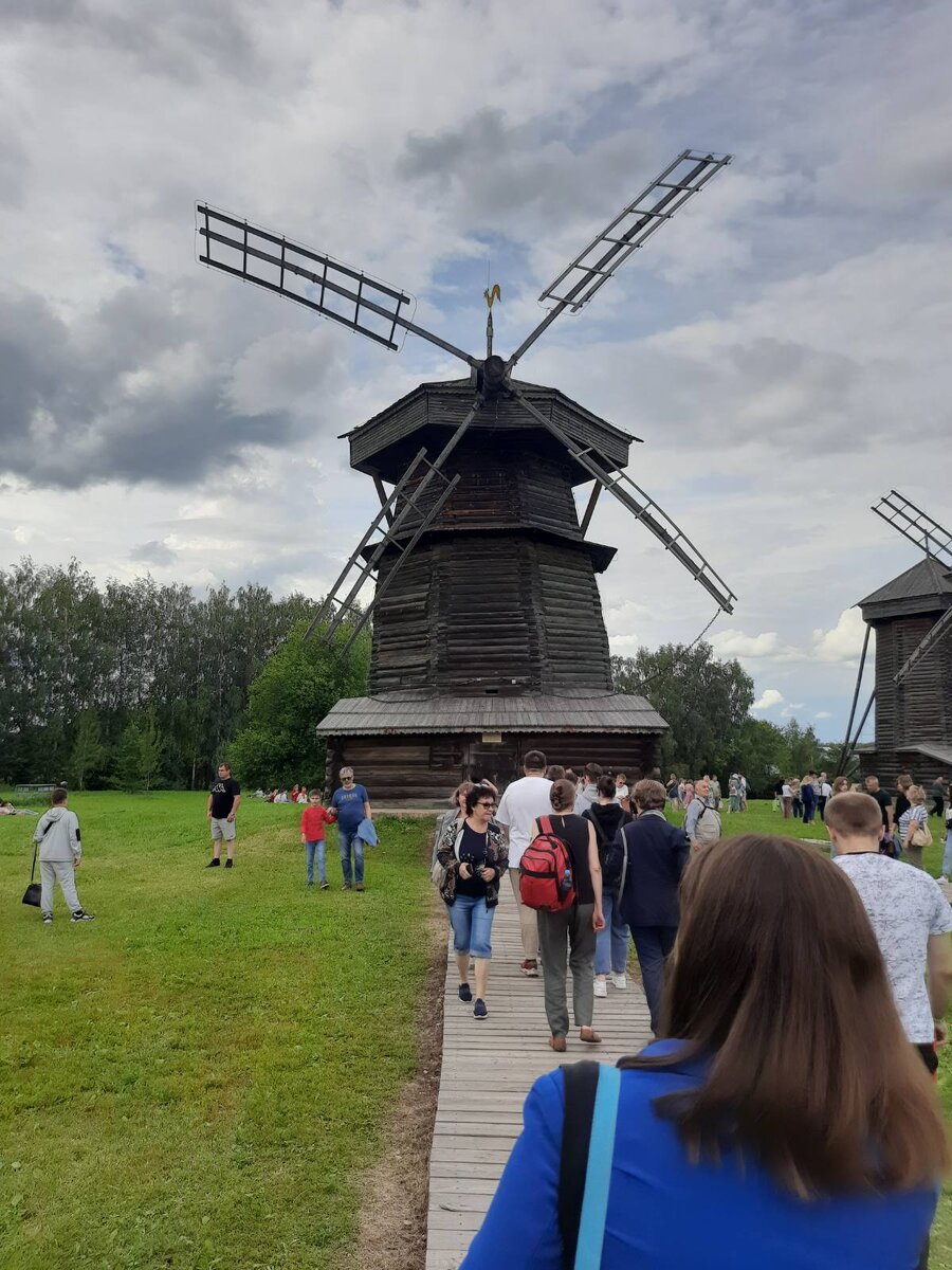 Памятник огурцу в суздале фото