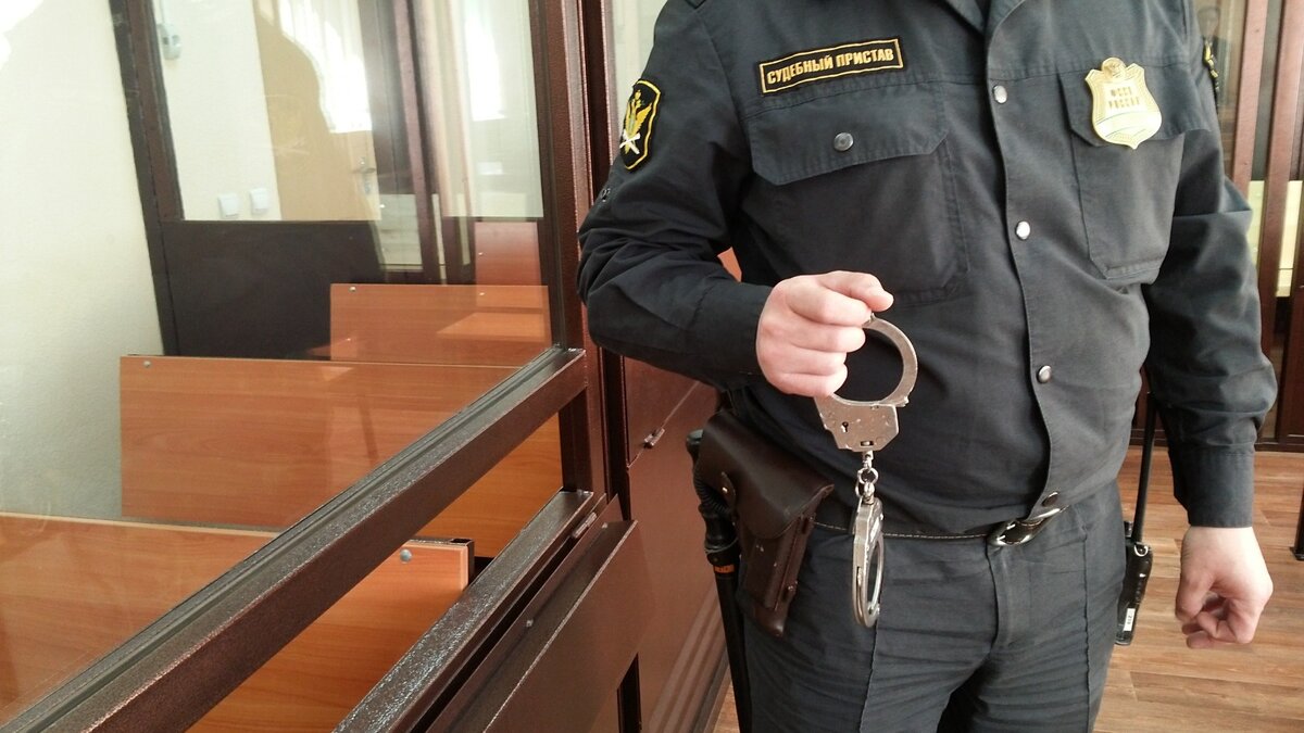     Трое молодых людей в возрасте от 16 до 18 лет, подозреваемых в зверских вооруженных нападениях на девушку и мужчину в Волгограде, отправились в СИЗО. Они пробудут там не менее двух месяцев, сообщает издание «НовостиВолгограда.ру» со ссылкой на судебное ведомство.