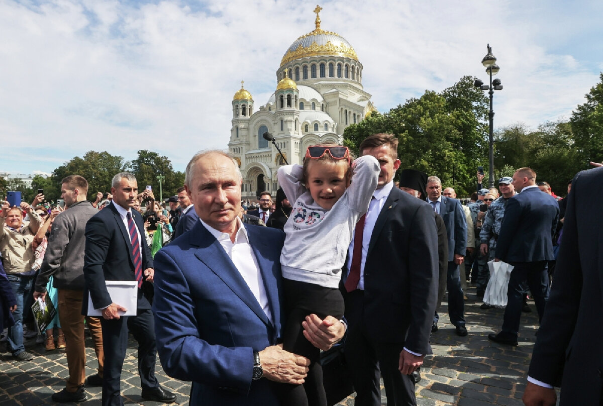 Памятник ушакову в кронштадте фото