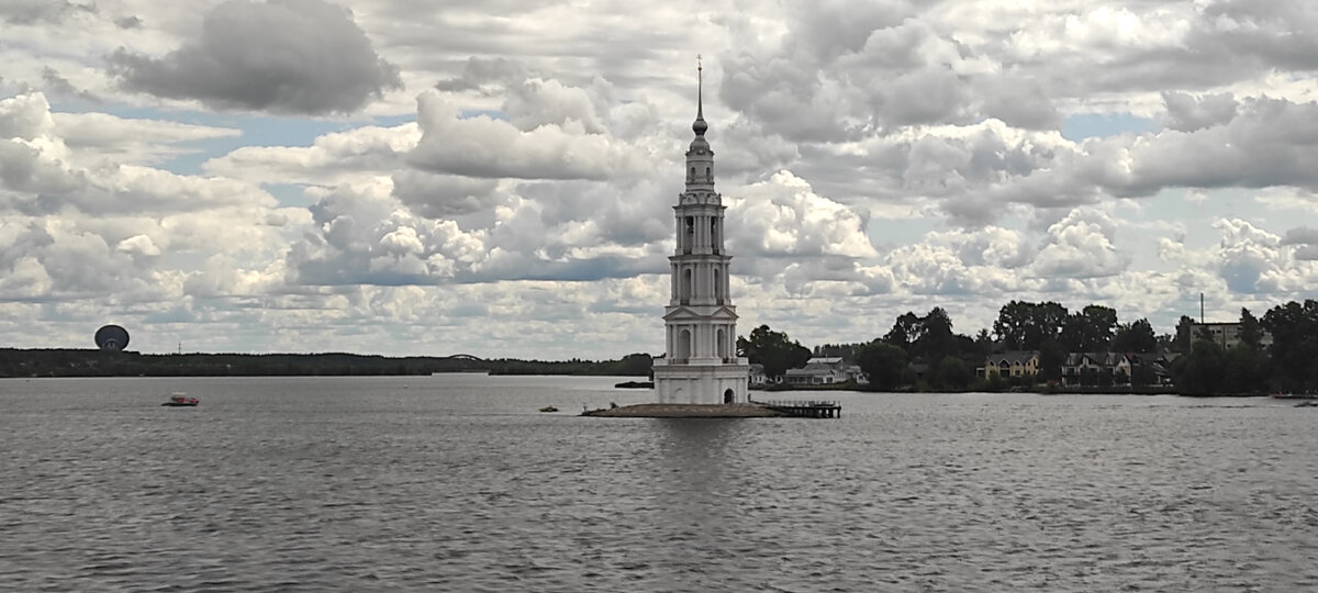 Впечатляющий вид. Июль на редкость оказался весь таким. 