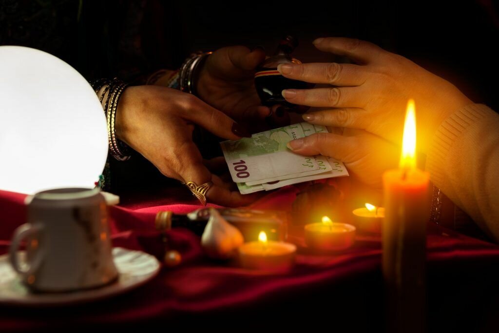 Луна денег свеча. Магический ритуал. Магия богатства. Ритуал на финансы. Ритуал на богатство.
