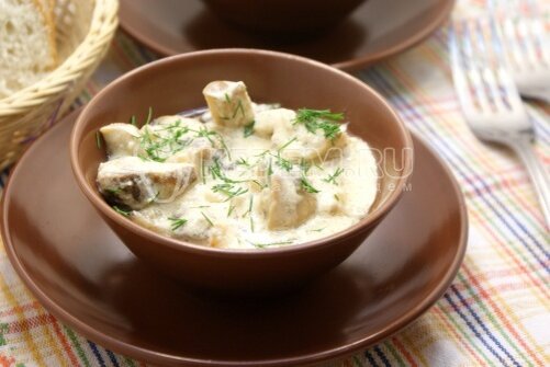 Шампиньоны со сметаной, это самый простой способ приготовить и отведать вкусные грибочки со сметаной. И, что самое важное, сделать это можно почти в любое время года. Время приготовления 10 минут