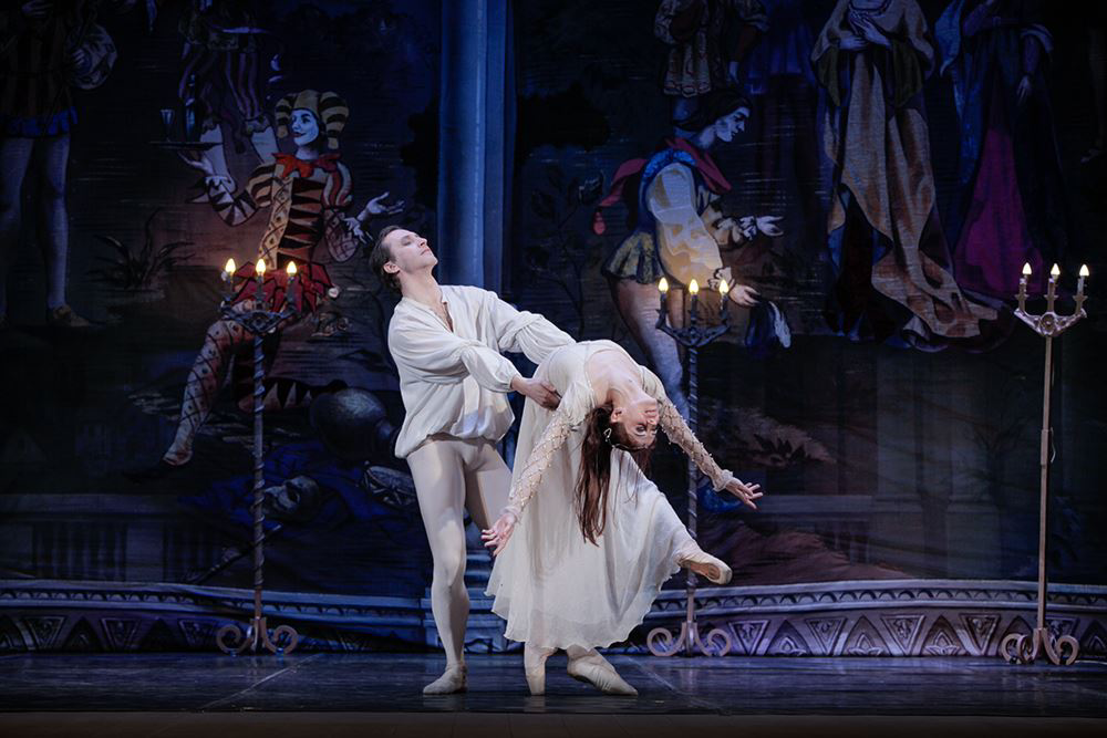 Сцена из спектакля 