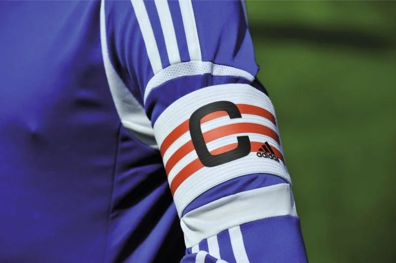 капитан сборной англии кейн. дзюба сборная россии. капитан команды по футболу сборной англии. дзюба капитан зенита. артем дзюба сборная.