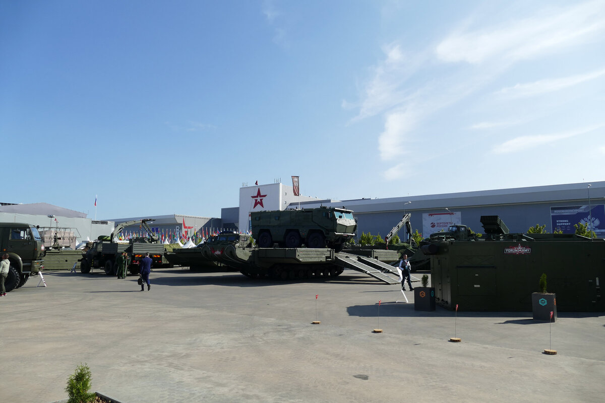 Крупногабаритных машин у инженерных войск хватает.