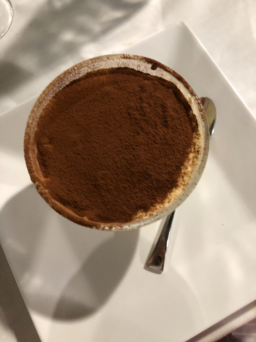 Первая проба десерта тирамису, вкуснейший 