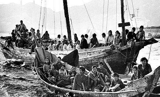 На таких лодках около миллиона вьетнамцев бежали из страны