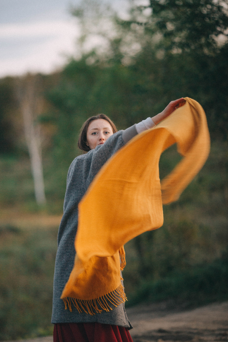 На фото художник слова Антонина Яхина (@antoninayakhina в Instagram). Автор фото фотограф Ольга Дудукалова (@dudukalovaolga в Instagram)