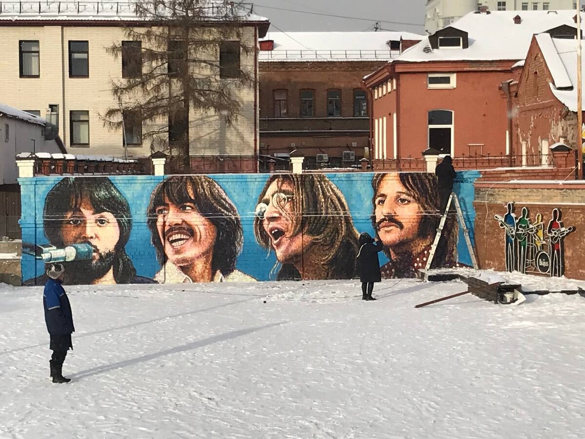 Удивленные екатеринбуржцы оценивают работу Jimmy C 