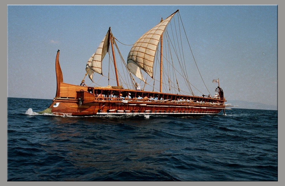 Современная реконструкция древнегреческой триеры (фото из открытых источников) 