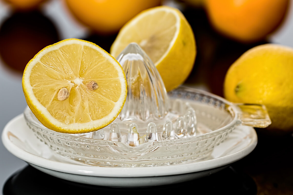 Что произойдёт с организмом, если выпить слишком много воды с лимоном