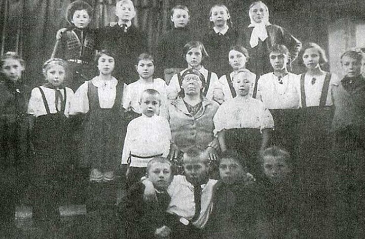 Баба Шура и ее армия 