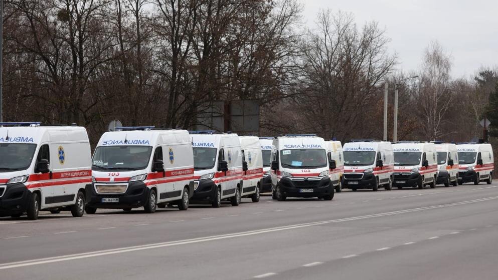 Десятки карет скорой помощи доставили пострадавших в больницы Фото: Getty Images