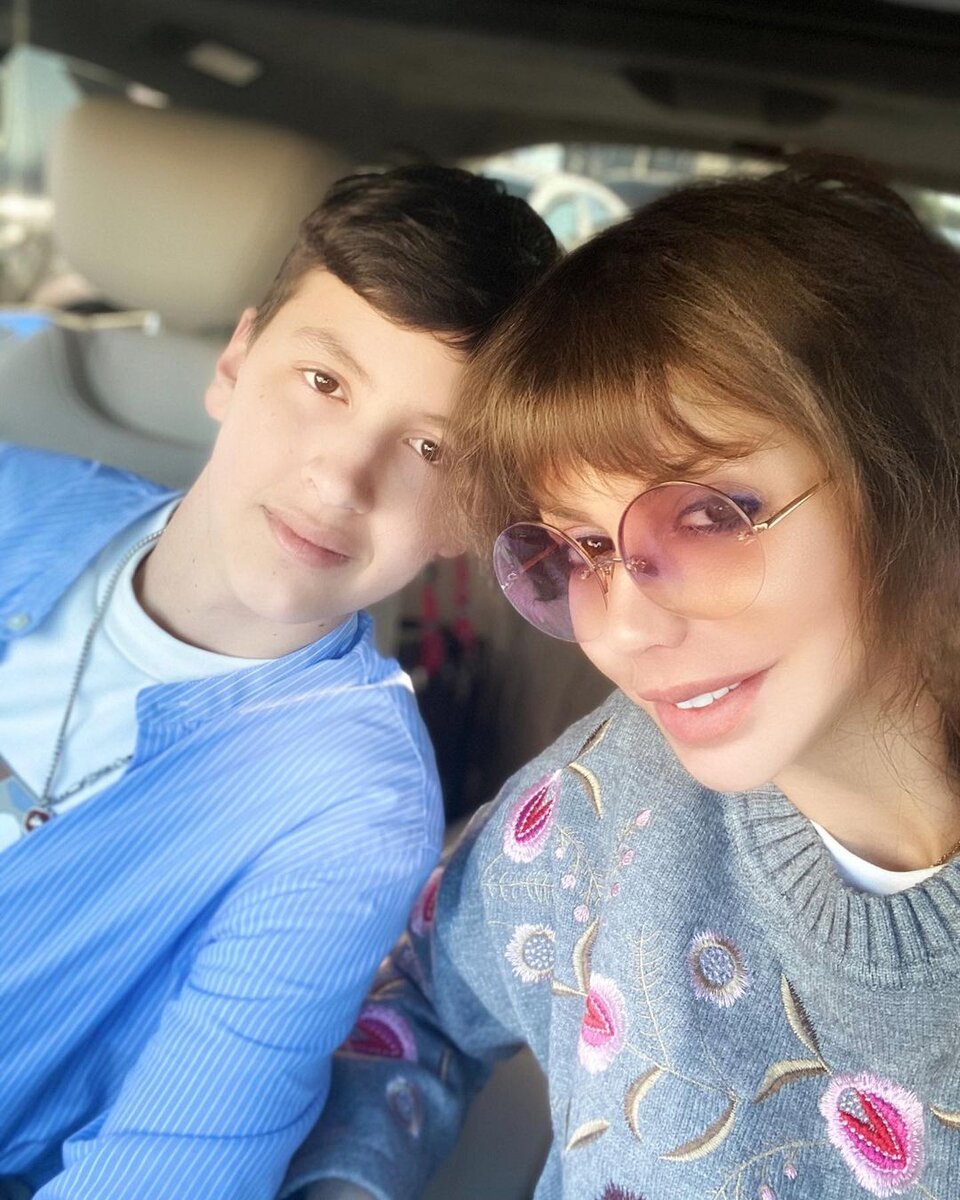 Алиса со старшим сыном Алексеем