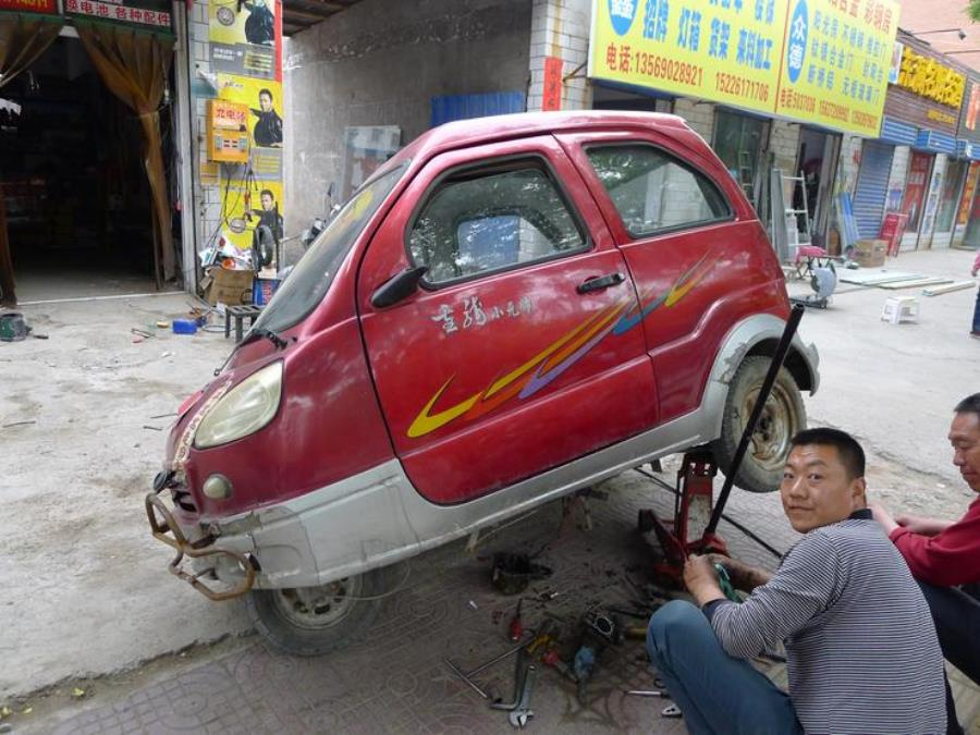 Прикольные китайские автомобили. Китайские авто смешные. Приколы про китайские автомобили. Китайские автомобили старые.