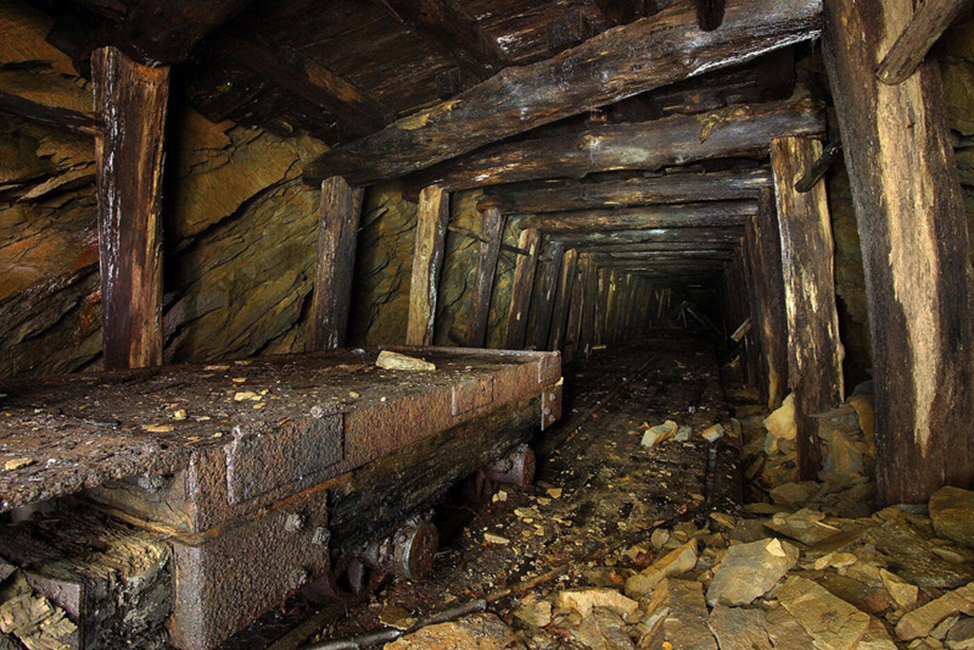 Заброшенная шахта. Фото взято из сайта fishki.net