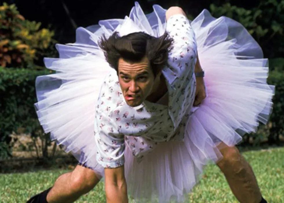 Лучшие керри 7.35 d. Джим Керри балерина. Джим Керри в юбке пачке. Эйс Вентура в пачке. Эйс Вентура в пачке и ботинках.
