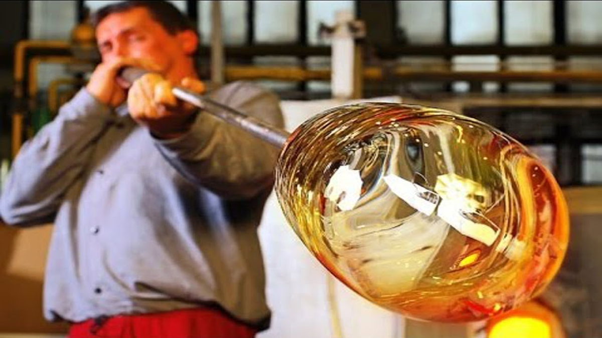 Щас как выдую бутылку! /// Изображение отсюда: https://salon.ru