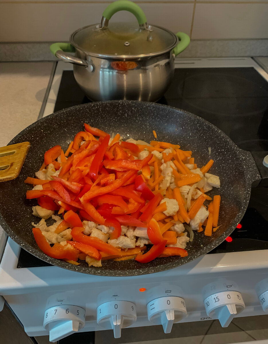 Вок с индейкой и овощами 🥕 | Лена Джи 💭 | Дзен