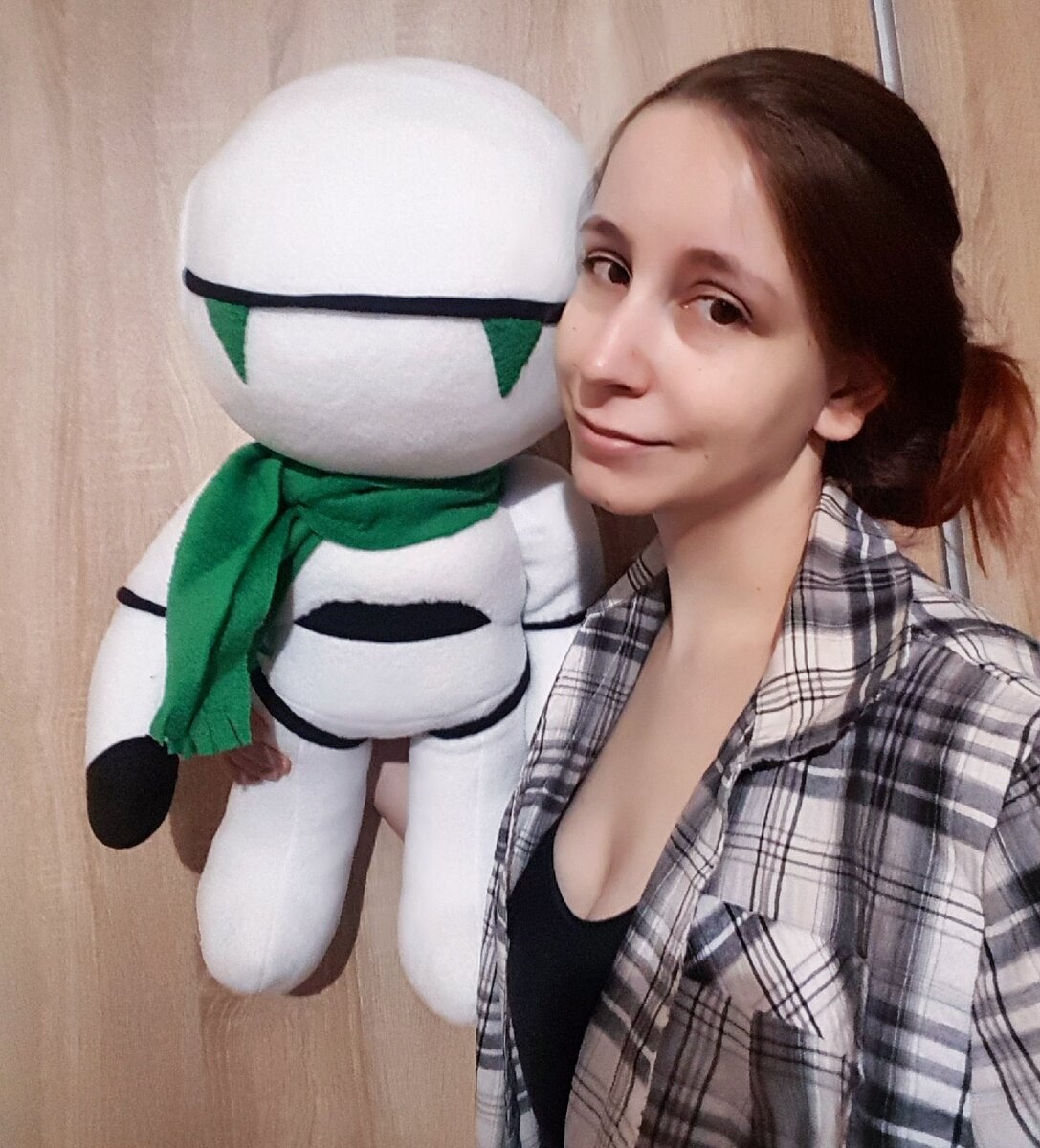 Робот Марвин. Его голова больше моей! Я сдала его в срок, но зареклась делать повторы