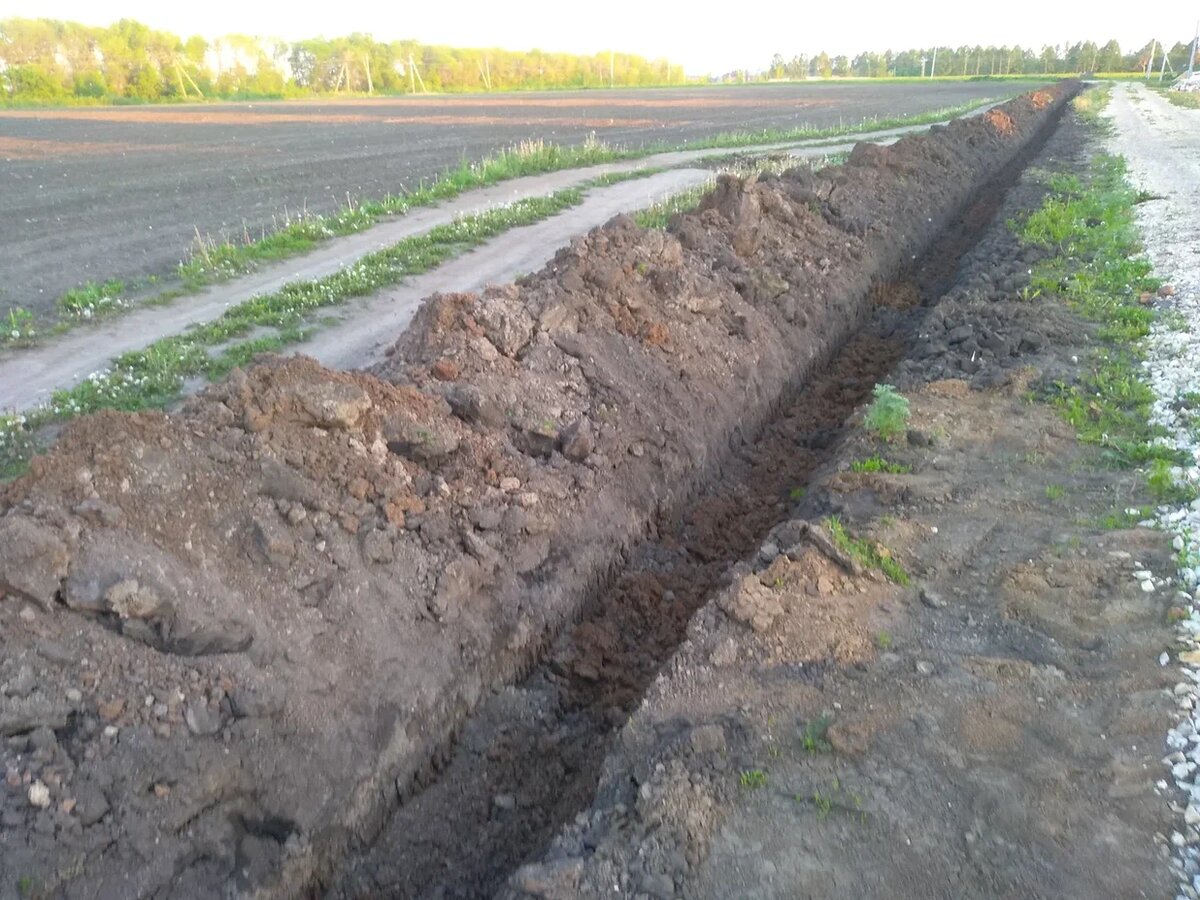 Это иллюстрация земельных работ, примерно так нам прокладывали газопровод по нашим участкам. @ Горбунов Сергей