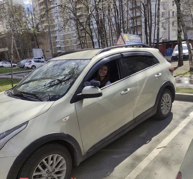 Первый раз припарковаться по-взрослому. Ценно!