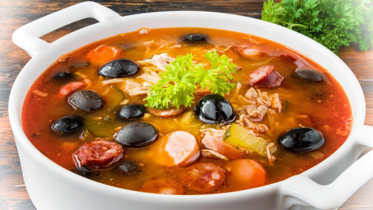 Суп с грибами калории. Калорийность грибного супа удовлетворит все ограничения строгой диеты