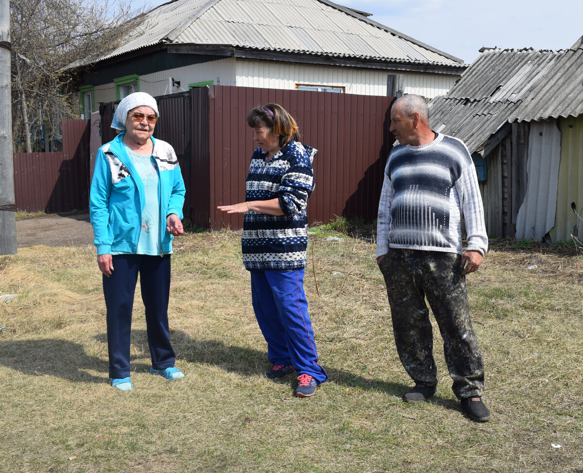 Валентина Борисоглебская, Надежда Латыпова и Павел Трифонов со станции Тимлюй не могут придумать, куда обращаться за помощью.