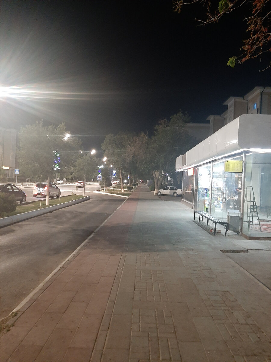  Время около 23.00, прошел около 1 км из 15 км., пустые улочки города Бухары