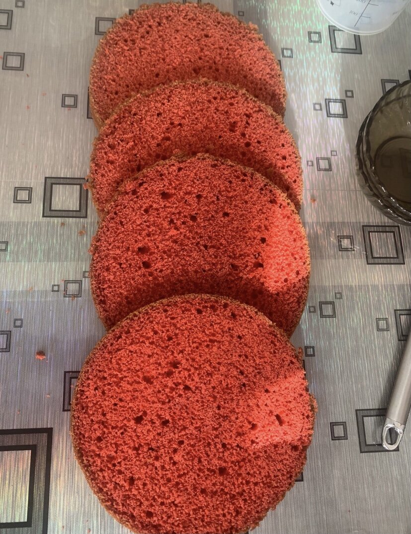 Готовый разрезанный бисквит