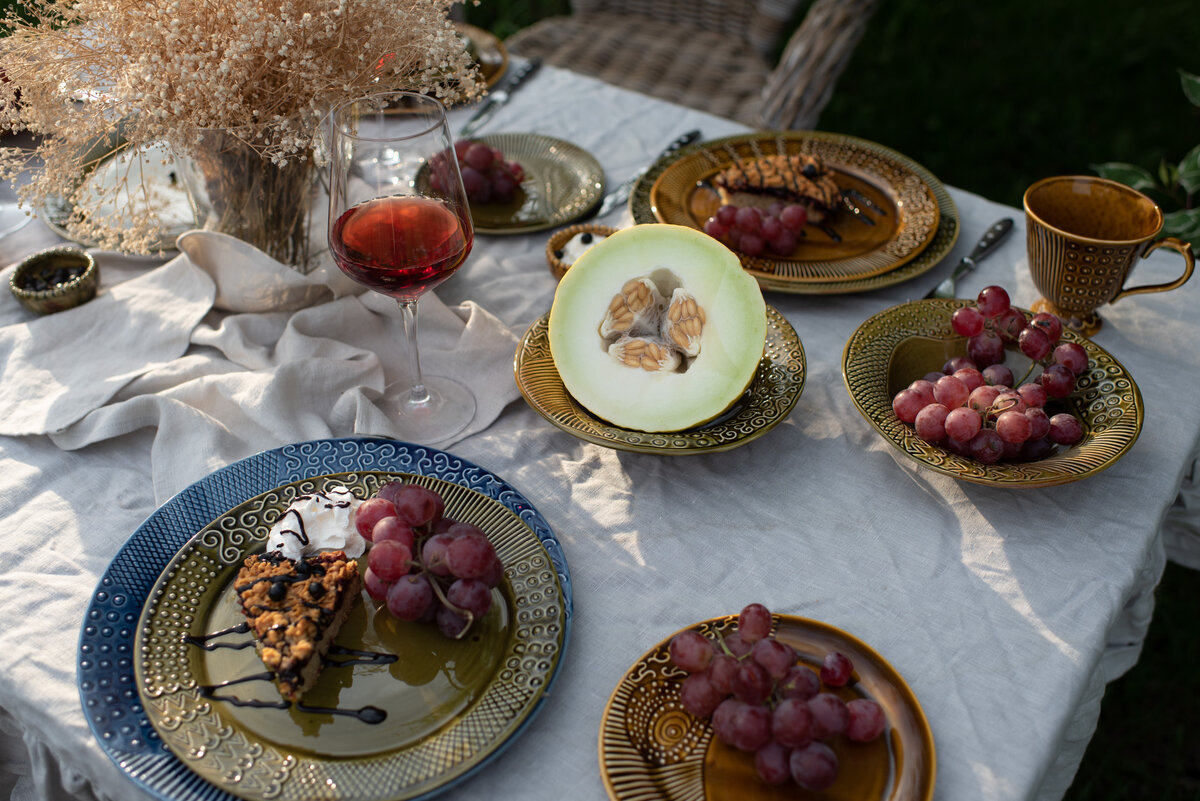 Сервиз Дзенарт из разных цветовых сочетаний мастерской Антикварня