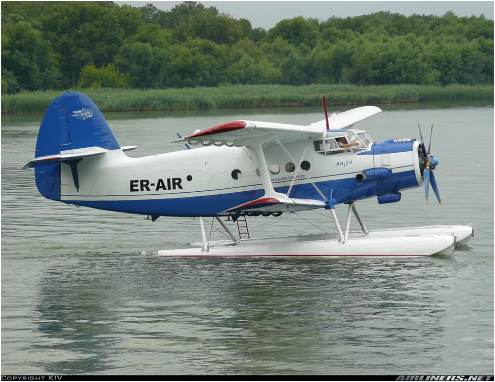 Ан-2В, Ан-4 (гражданский) — гидросамолёт на поплавковом шасси,  способный перевозить 9 - 12  пассажиров. 