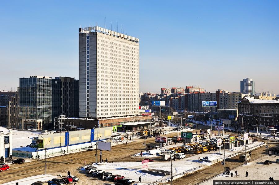 Гостиница около жд. Гостиница Новосибирск Гарина Михайловского. Площадь Гарина-Михайловского в Новосибирске гостиница. Вокзальная площадь Новосибирск. Гостиница Новосибирск 2000.