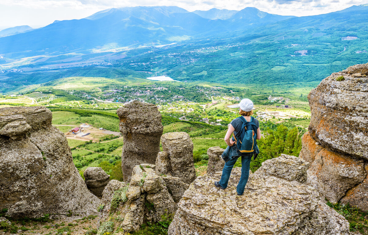 Зеленые горные вершины в Алуште