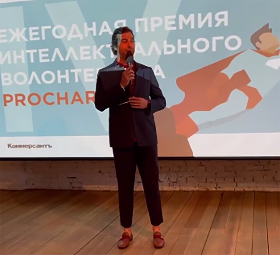     Иван Ургант впервые появился на публике в России  СОЦСЕТИ