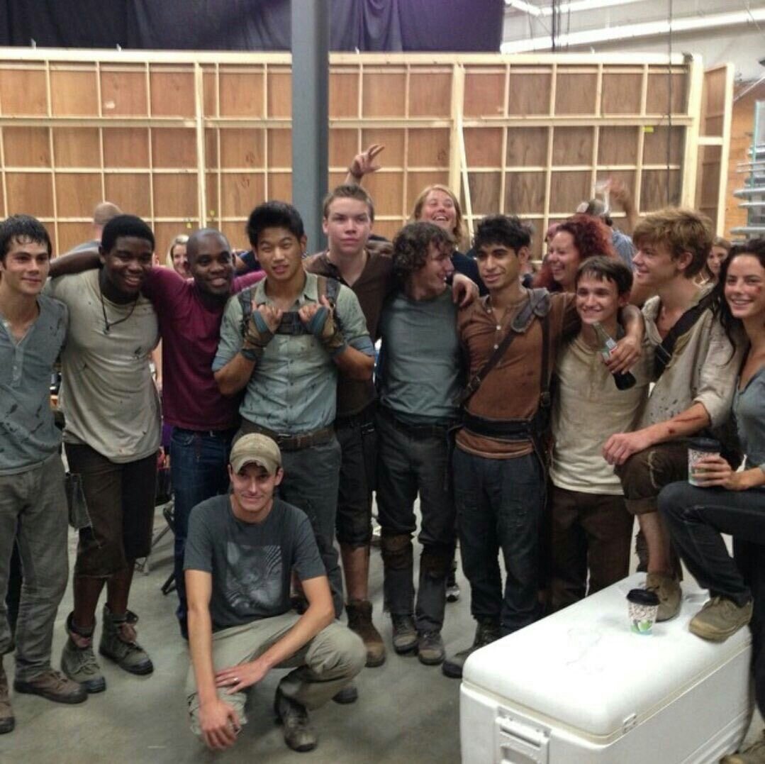 Бегущий в лабиринте. Бегущий в лабиринте 2014. Бегущий в лабиринте сколько всего. The maze runner (2014) постер. Бегущий в лабиринте сколько всего.