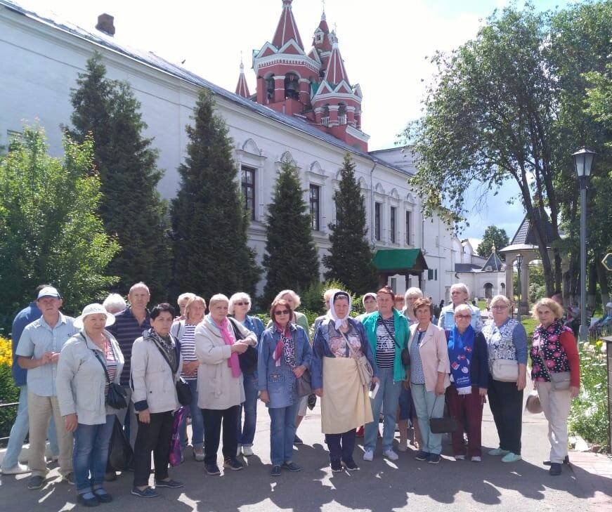 Работа в звенигороде. Администрация Звенигорода. Звенигород администрация города. Программа активное долголетие для пожилых. Экскурсия в монастырь.