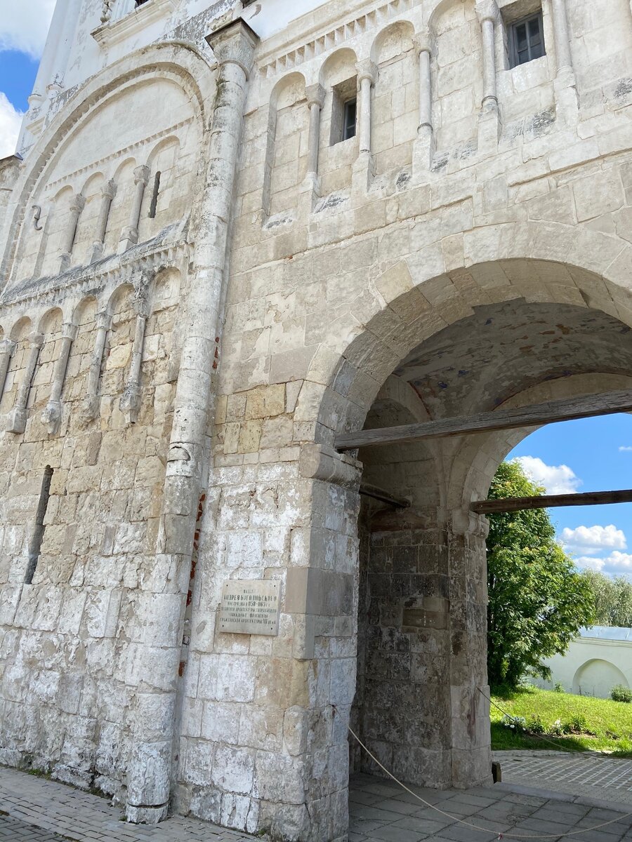 Остатки дворца Андрея Боголюбского | Личное фото