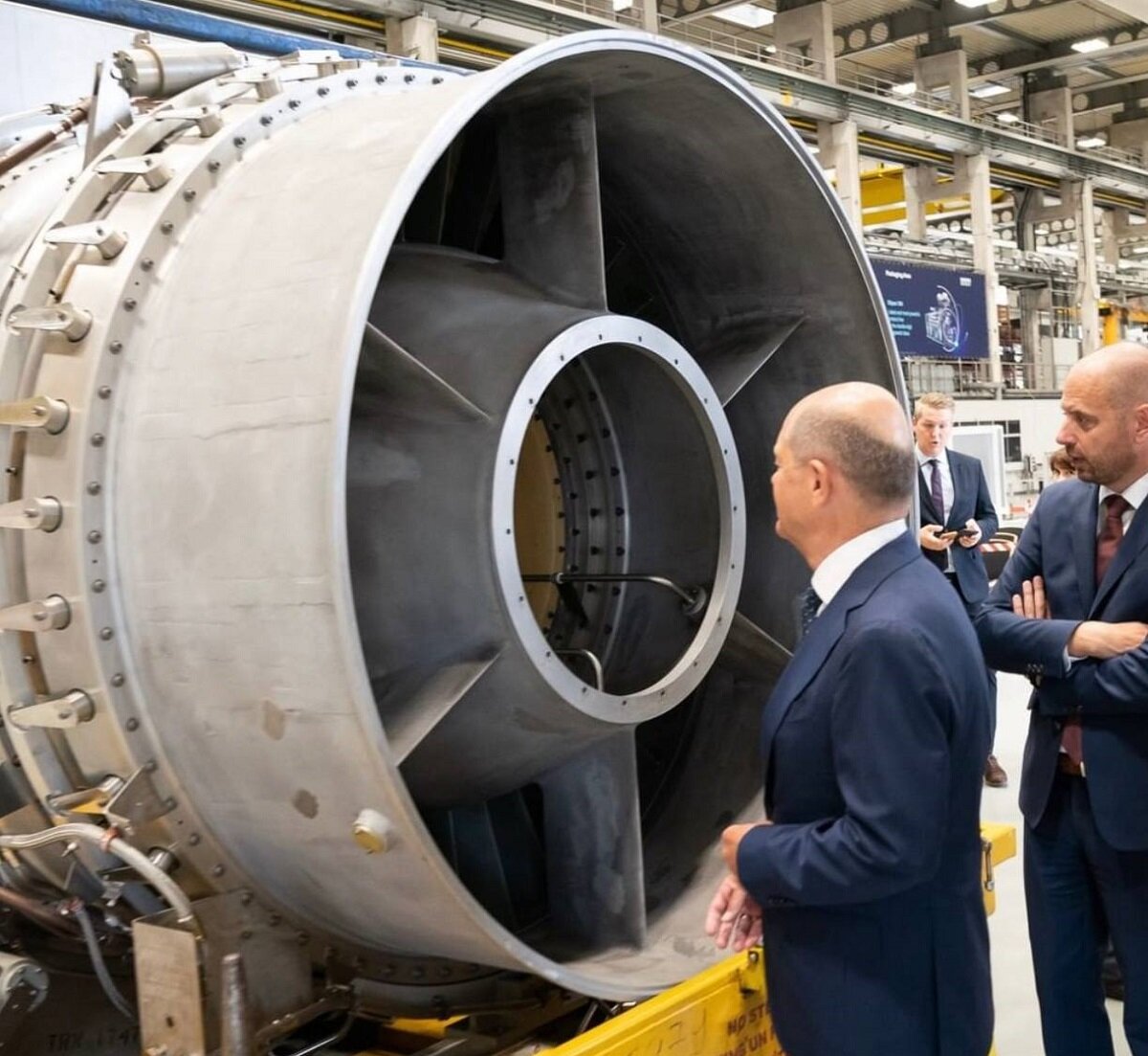 Шольц принимает турбину