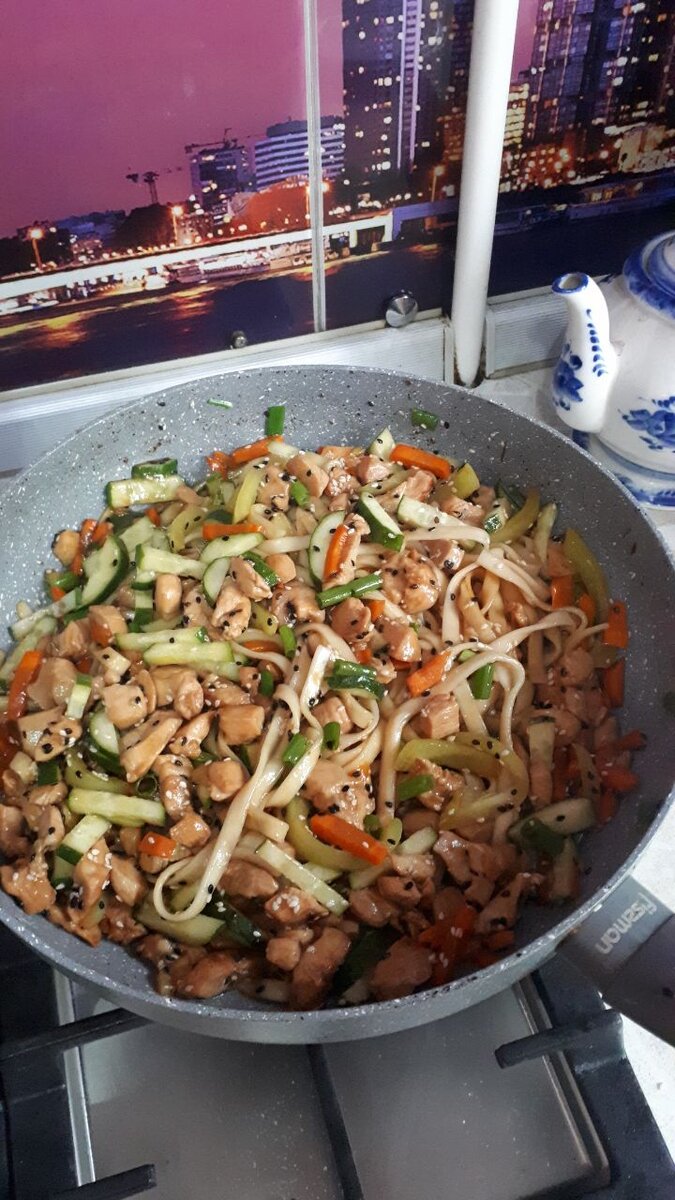 Лапша WOK с курицей и овощами в соусе терияки | Ресторанные блюда, только  дома | Дзен