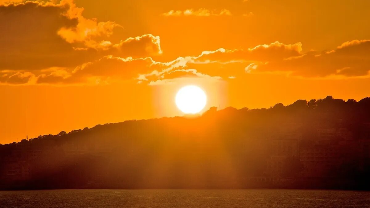 Солнце снова пытается атаковать. Фото: pxhere.com