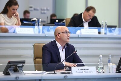    Министр здравоохранения Московской области Алексей Сапанюк на совещании губернатора Московской области Андрея Воробьева с руководящим составом правительства Московской области и главами городских округов © Антон Чернов, «Подмосковье Сегодня»
