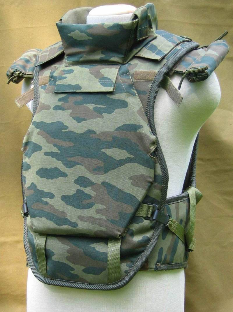 Изделие 2Б13. Хорошо виден грудной чехол для бронеэлемента.