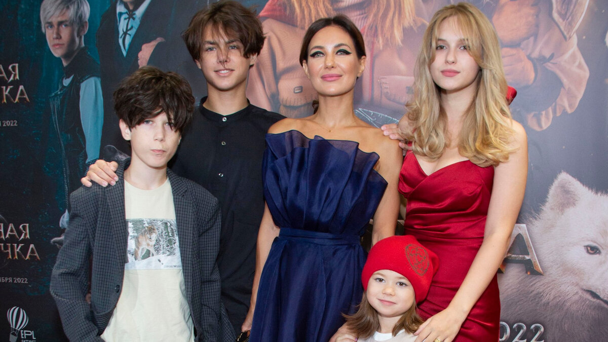 Екатерина Климова с детьми (фото: Legion-Media)