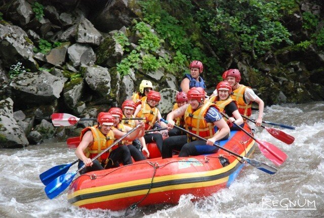    Сплав по горной реке Никита Устинов © ИА REGNUM