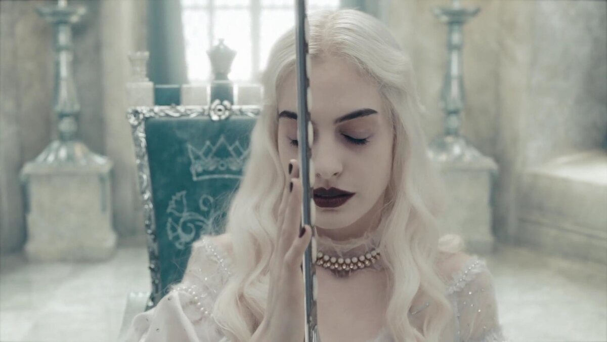 Энн Хэтэуэй / Алиса в стране чудес, 2010 (Walt Disney Pictures)