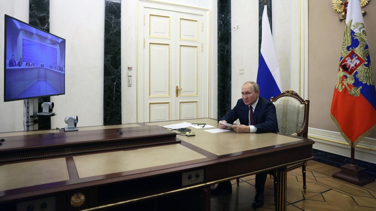    Президент РФ Владимир Путин проводит в режиме видеоконференции встречу с главами делегаций заседания Совещания руководителей органов безопасности и разведывательных служб государств-участников СНГ© РИА Новости / Гавриил Григоров