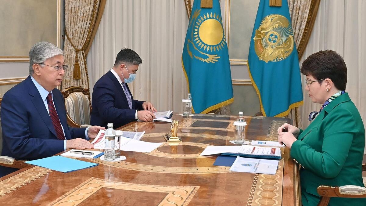    Касым-Жомарт Токаев и председатель Счетного комитета Наталья Годунова:Akorda.kz